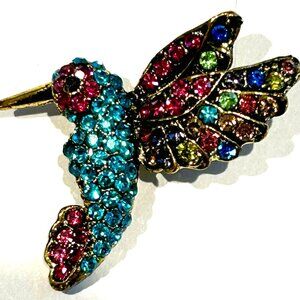 VINTAGE MULTICOLOR CRYSTAL GLASS RHINESTONE HUMMINGBIRD BROOCH NEW OLD STOCK